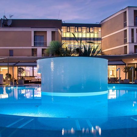 Aura Hotel Adults Only บาลาตอนฟือเรด ภายนอก รูปภาพ