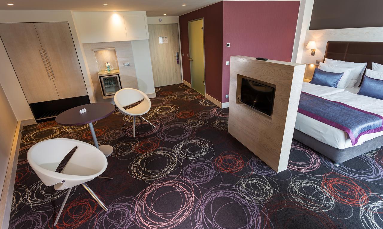 Aura Hotel Adults Only บาลาตอนฟือเรด ภายนอก รูปภาพ