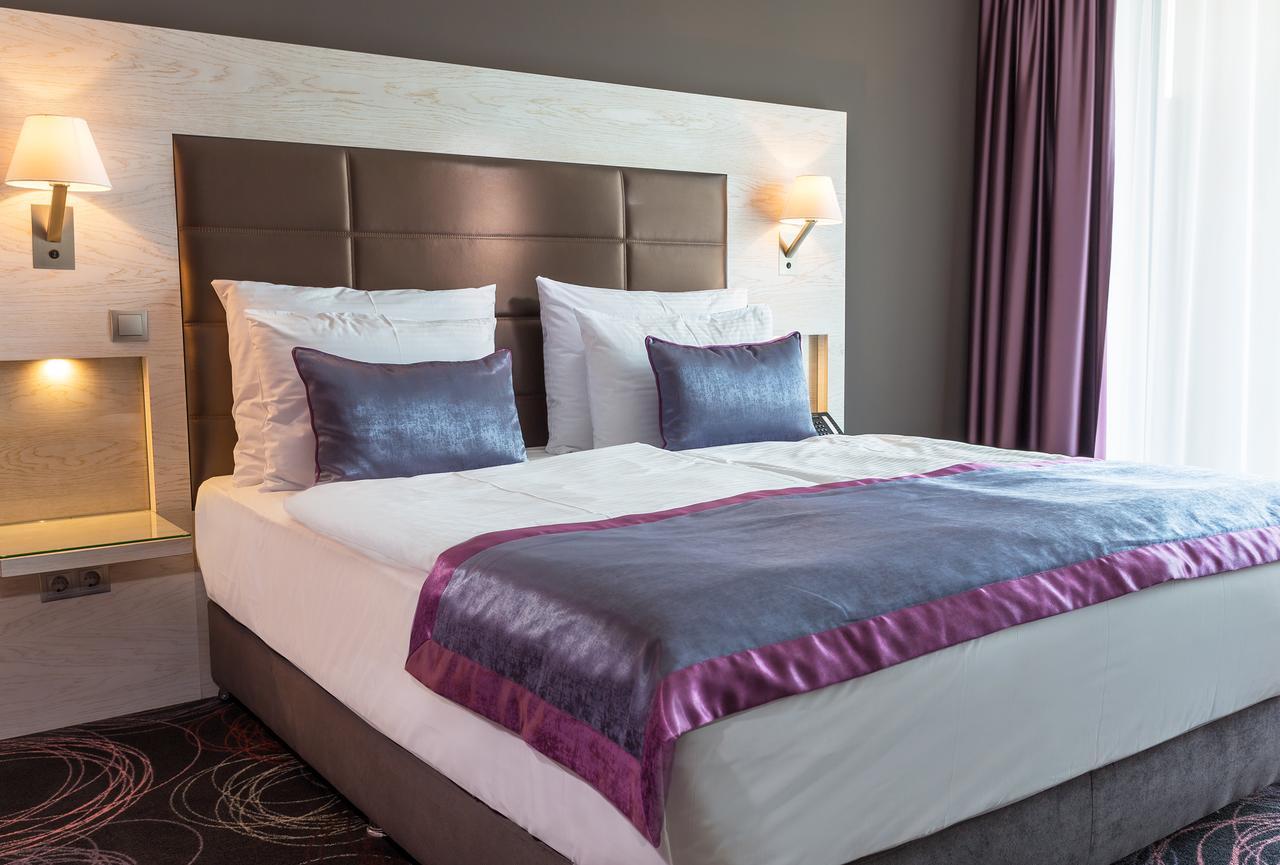 Aura Hotel Adults Only บาลาตอนฟือเรด ภายนอก รูปภาพ