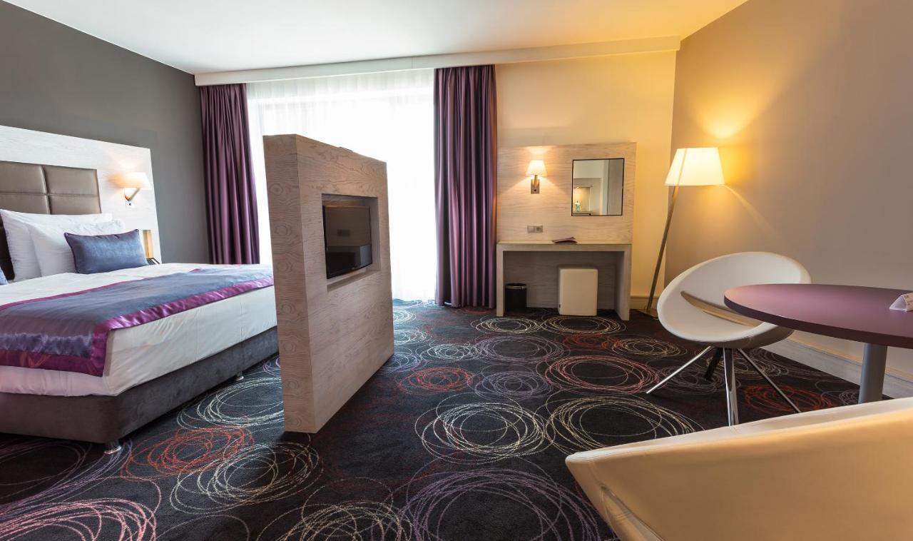 Aura Hotel Adults Only บาลาตอนฟือเรด ภายนอก รูปภาพ