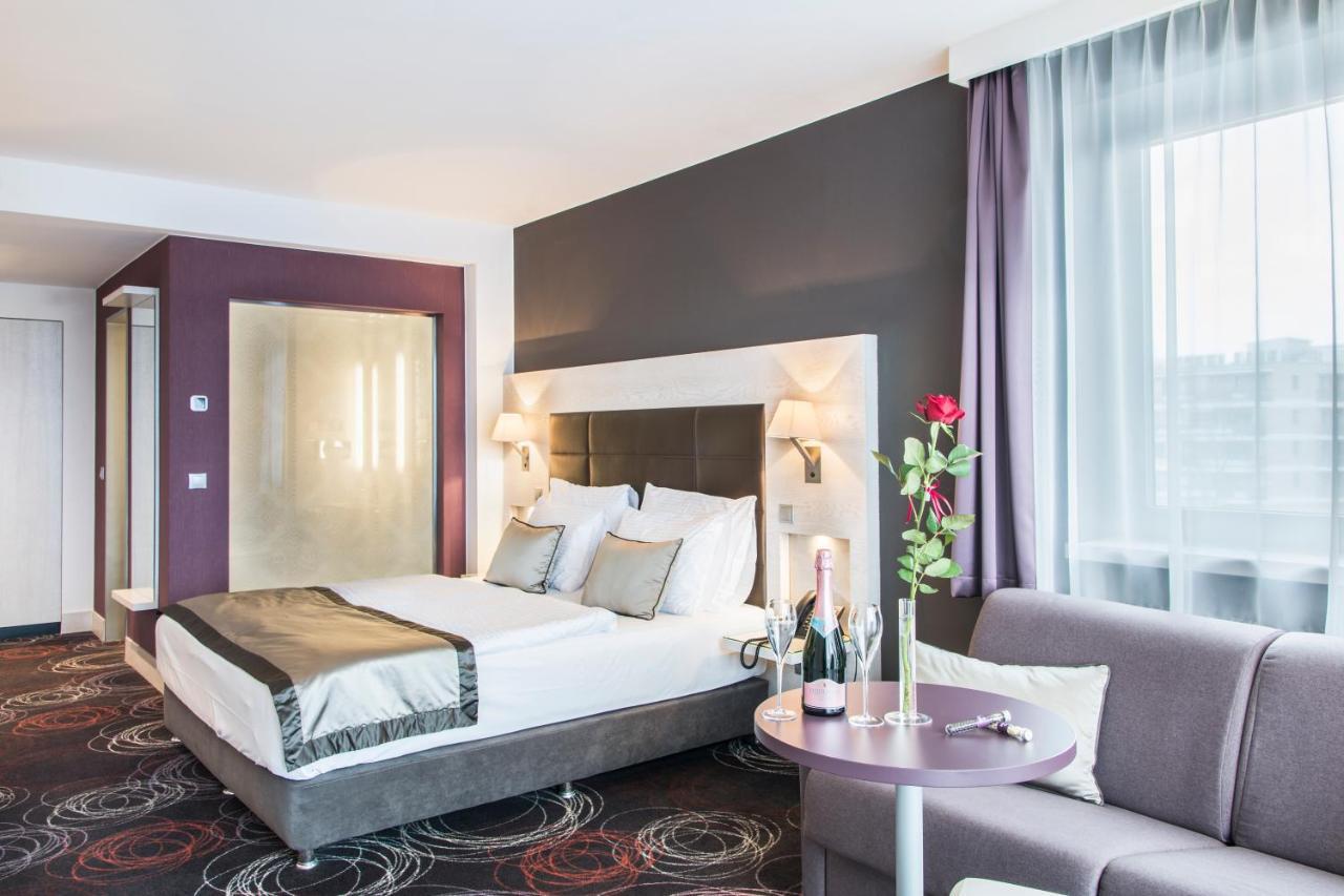 Aura Hotel Adults Only บาลาตอนฟือเรด ภายนอก รูปภาพ