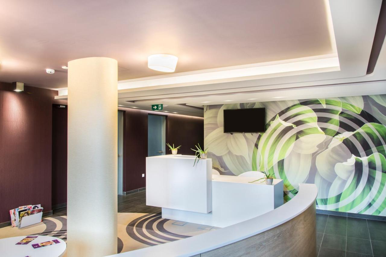 Aura Hotel Adults Only บาลาตอนฟือเรด ภายนอก รูปภาพ