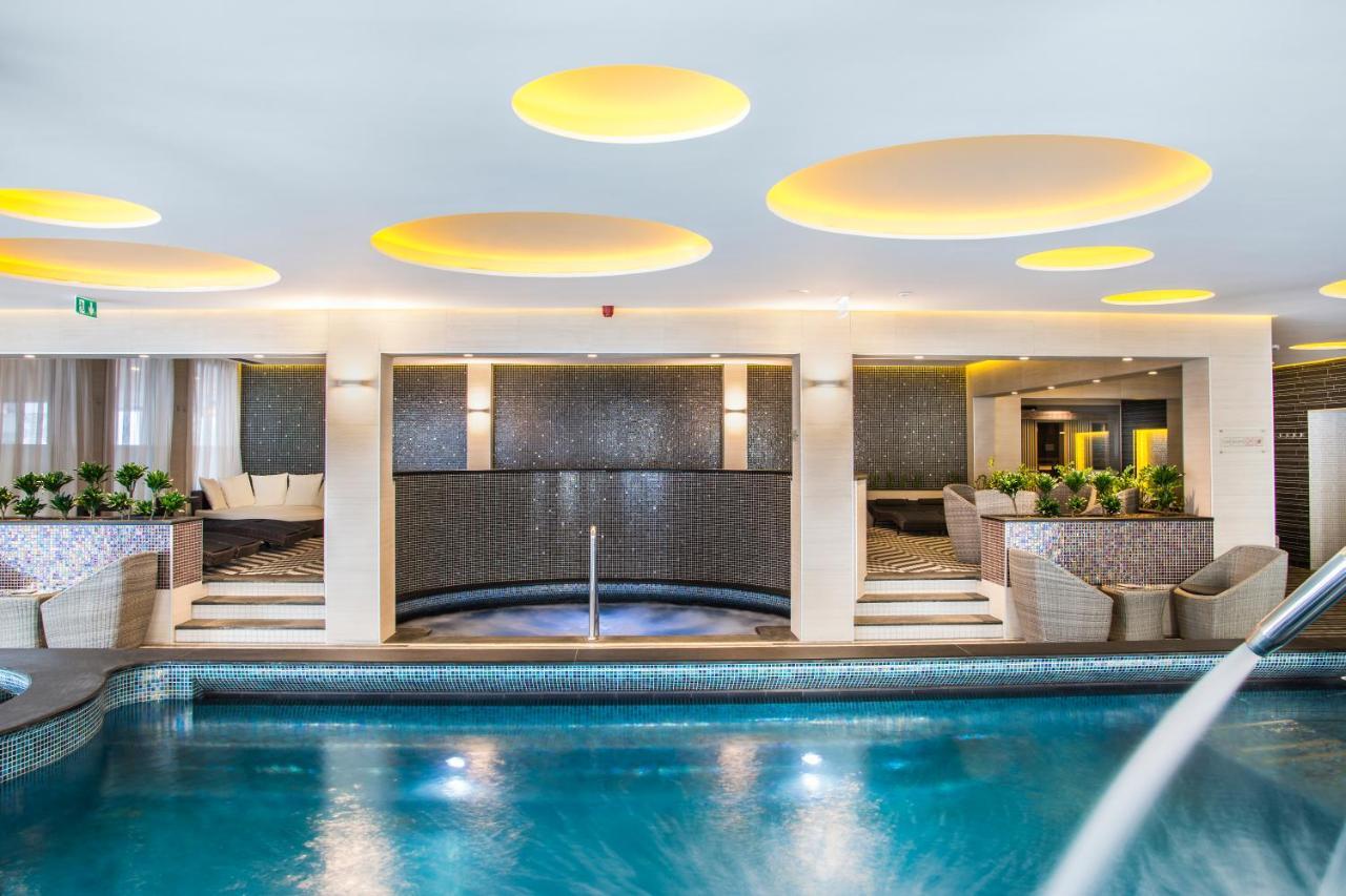 Aura Hotel Adults Only บาลาตอนฟือเรด ภายนอก รูปภาพ