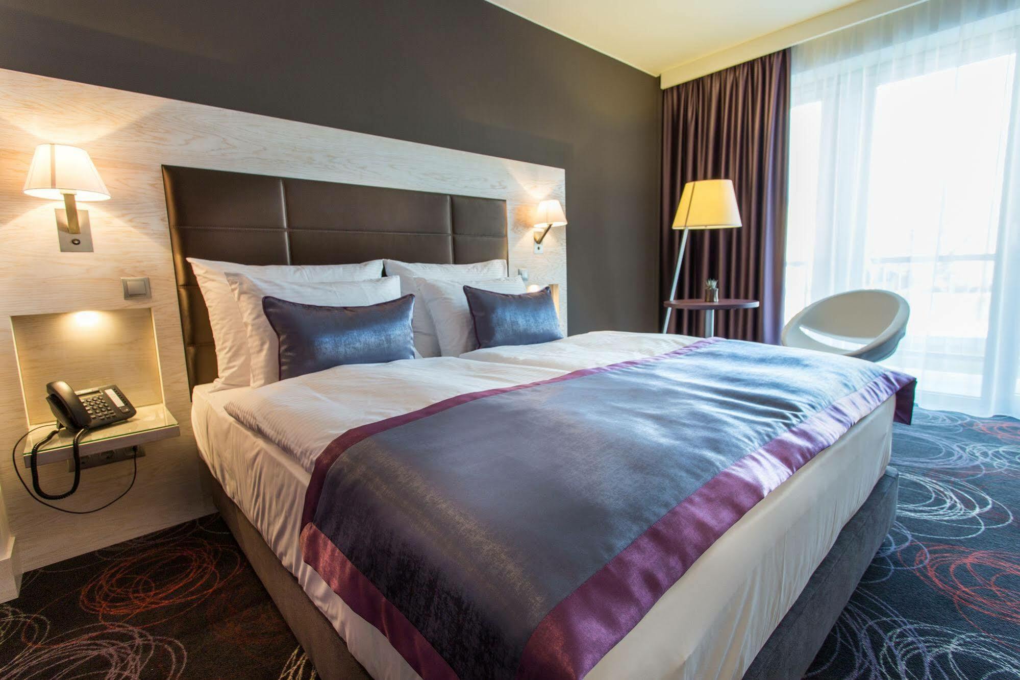 Aura Hotel Adults Only บาลาตอนฟือเรด ภายนอก รูปภาพ