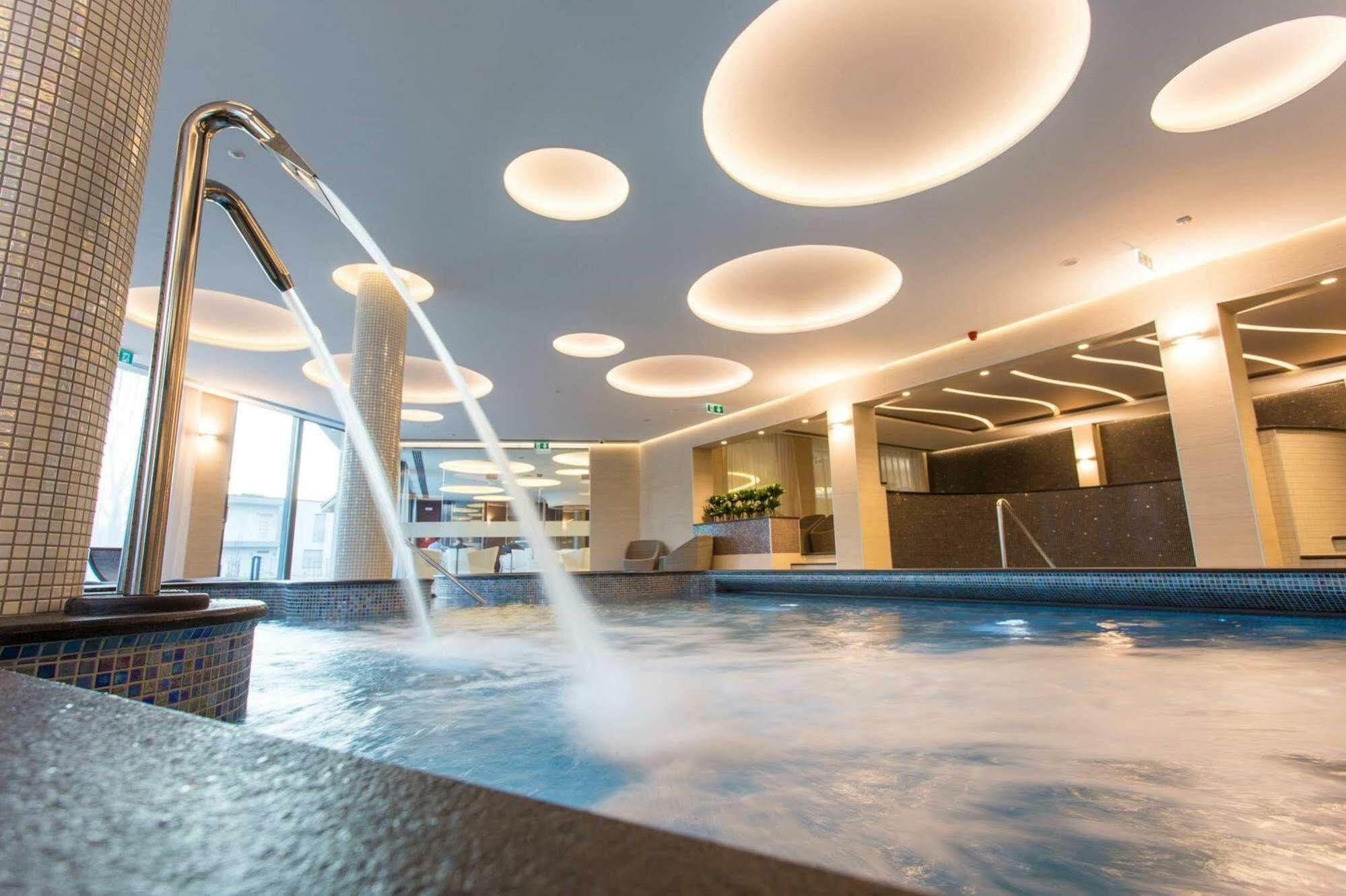 Aura Hotel Adults Only บาลาตอนฟือเรด ภายนอก รูปภาพ