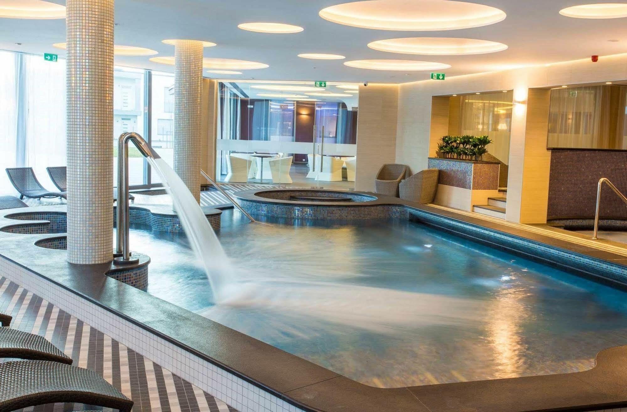 Aura Hotel Adults Only บาลาตอนฟือเรด ภายนอก รูปภาพ